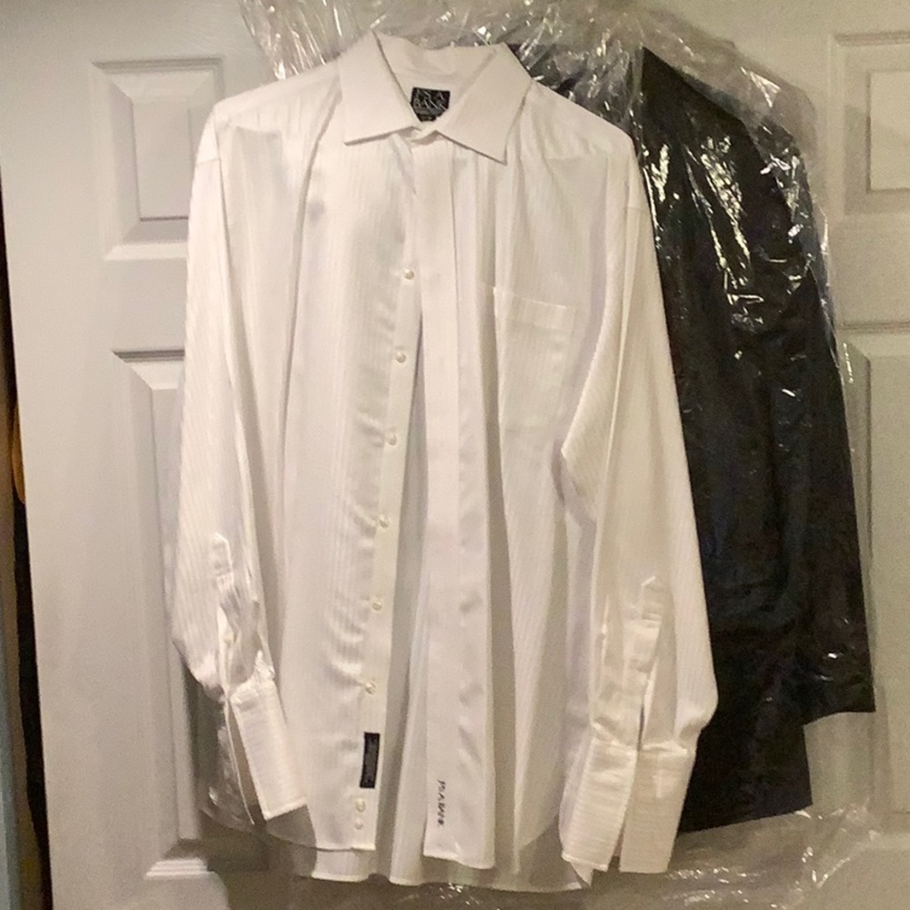 Jos. A. Bank Dress Shirt Sz. 17/35 Never Worn (selling for neighbors)